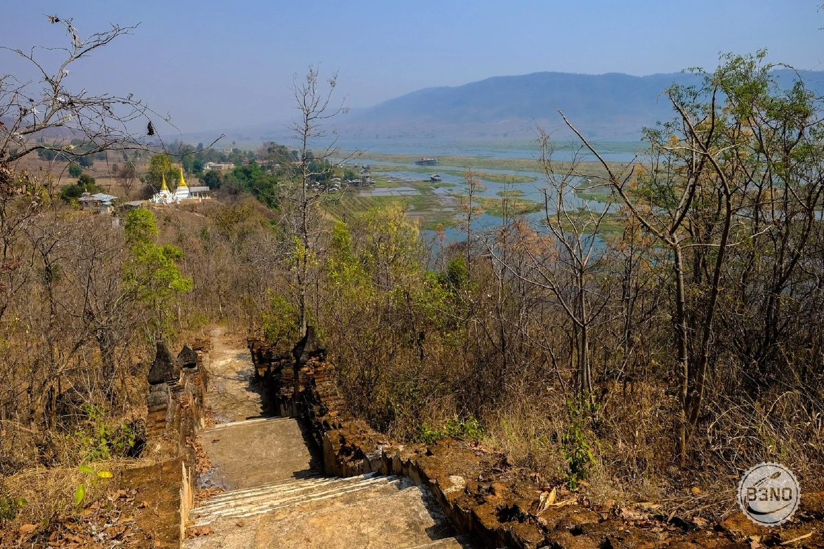 Le lac vu de la colline au stupa, lac Inle — Lac Inle, Voyages