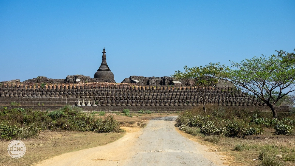 Temple en terrasses de Mrauk-U, surnommé le « mini Borobudur » — Mrauk U, Voyages